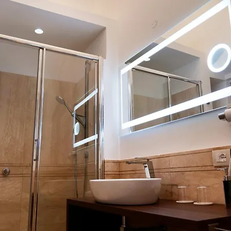 Heysuite Classic - Luxury House - Navona בית הארחה