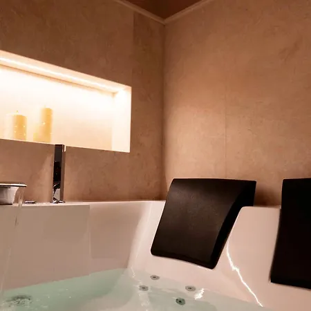Heysuite Classic - Luxury House - Navona בית הארחה